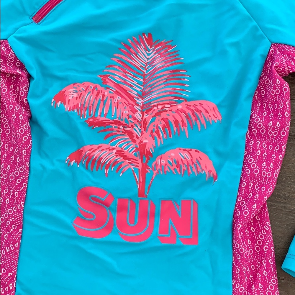 Mott 50 Rashguard - Picture 3 of 5